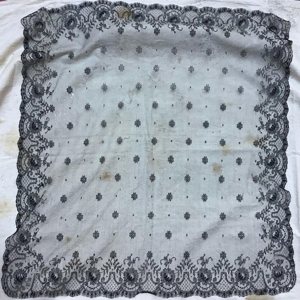 VTG Gorgeous Black Lace Veil Never Used
